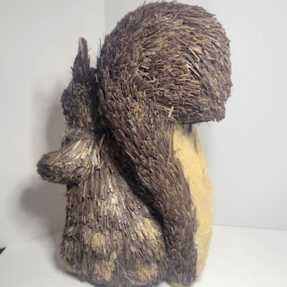 LIGHT WEIGHT NATURAL ANIMALS LARGE SIZE SQUIRREL DECORATION 9.5" TALL - Picture 3 of 7